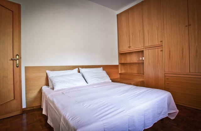 HOUSE OF VICTORY 4 FRONT LAKE AP2 GARDEN & SPA