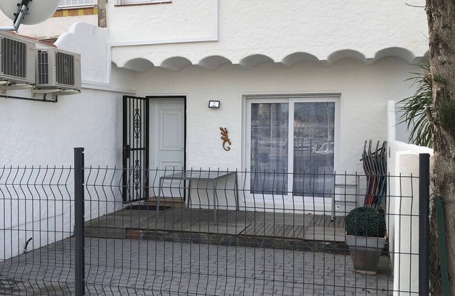 House on port with garden-Mooring possible-Santa Margarida Rosas