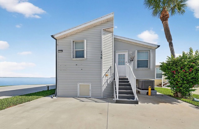 House on Seawall in Jensen Beach