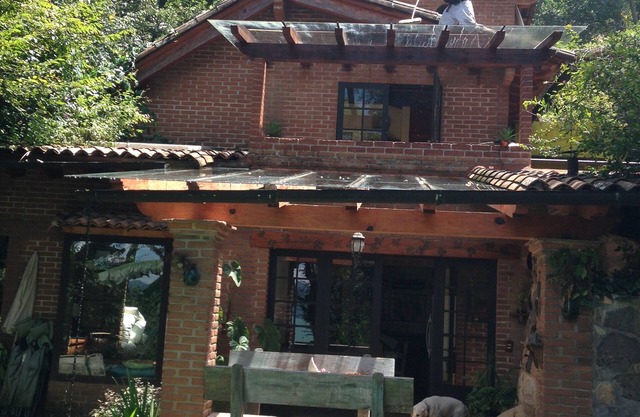 House overlooking the lake, jacuzzi and stream