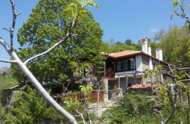 House RODIA Traditional detached house with a view of the mountain ranges in nature