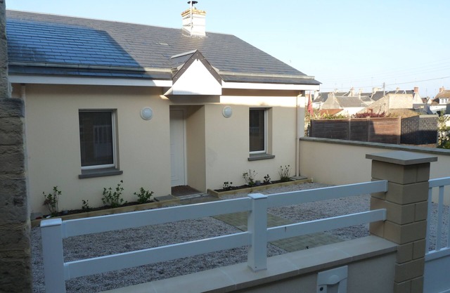 HOUSE Single storey Grandcamp-Maisy 150m from the beach