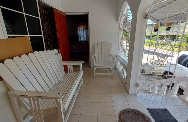 House - Sleeps 4 - Patio - Parking