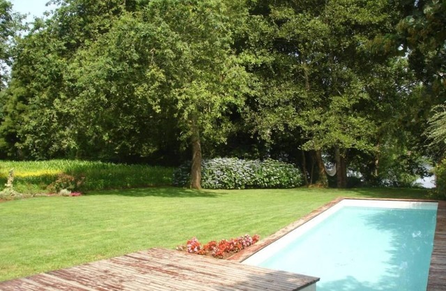 House with garden and pool in the border of Minho River