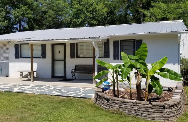 House with fenced yard, pets welcome, one level, Supply, NC