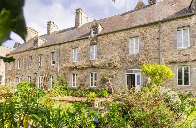 House with garden and fiber internet in Orval sur Sienne