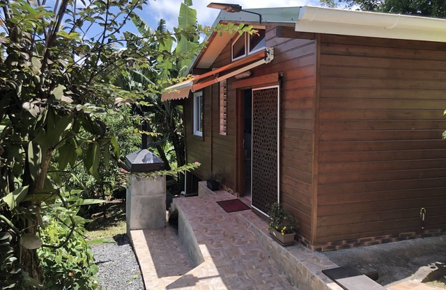House with garden, 2 bungalows