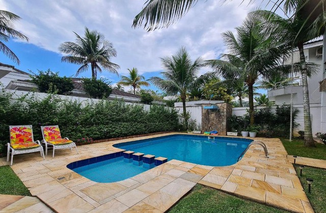 House with pool, balcony and leisure in a condo