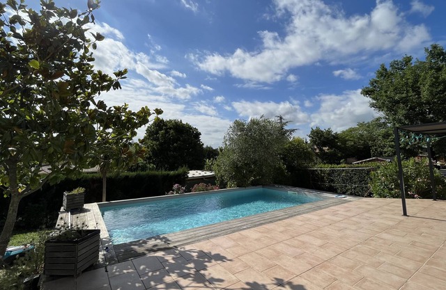 House with private pool