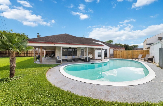 Houston Little Saigon, 4 Bedrooms with Pool, Heart of Houston Asian Town