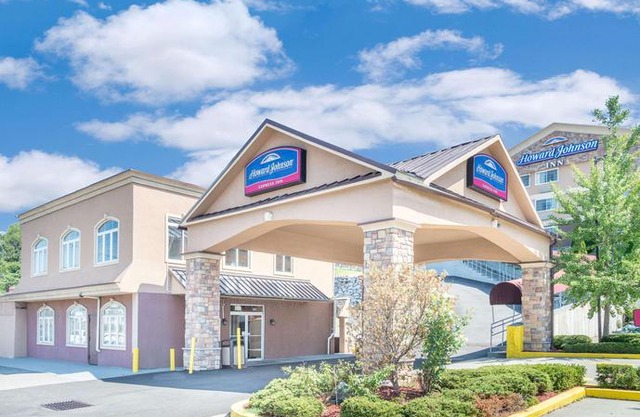 Howard Johnson by Wyndham North Bergen