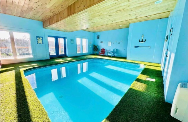 HtdPool, Arcades, Jacuzzi, ClosetoAction, Kingbeds Sleeps 14 guests