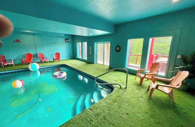 HtdPool, Arcades, Jacuzzi, ClosetoAction, Kingbeds Sleeps up to 14 guests