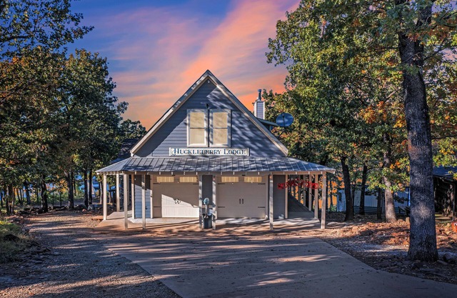 Huckleberry Lodge on Lake Eufaula