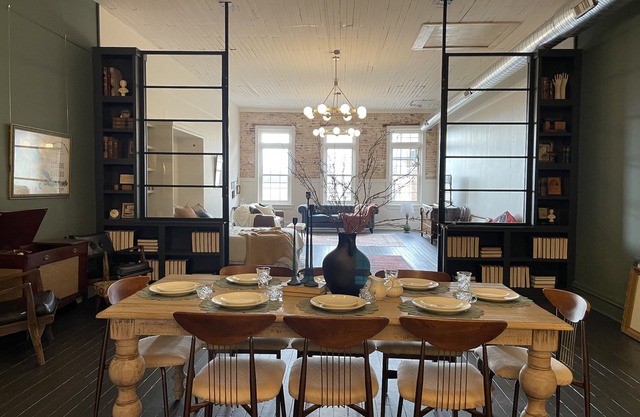 Huddleston Hall - Historic Downtown Apartment