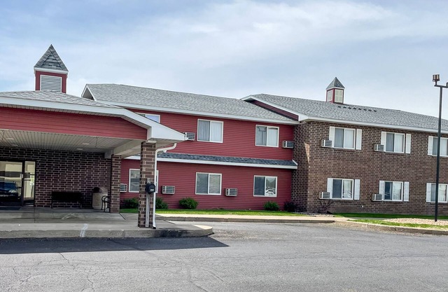 Hudson Inn & Suites