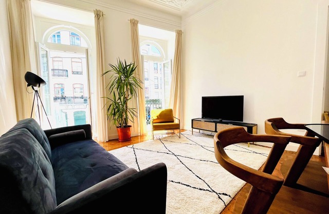 Huge 4Bedroom Apartment! Heart of Lisbon!