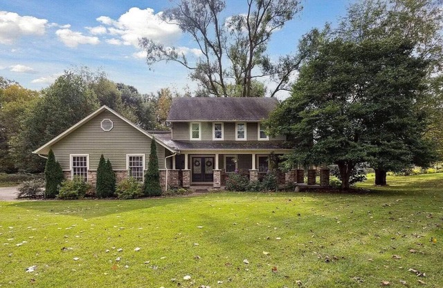 Huge Home and Yard Perfect For Groups & Families!