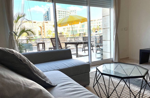 Huge patio apt in Herzlia