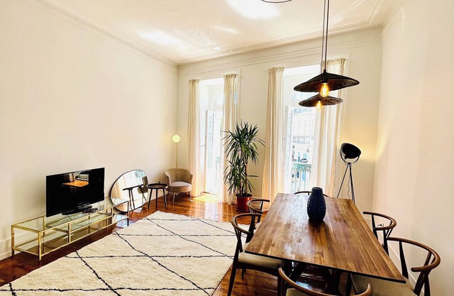 Huge Sunny 3Bedroom Apartment in Príncipe Real!