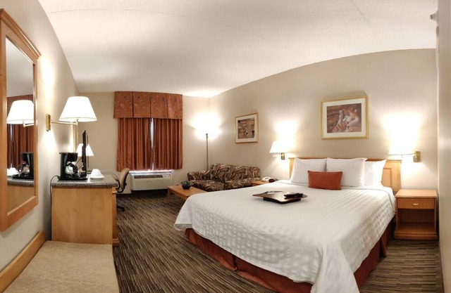 Humphry Inn & Suites