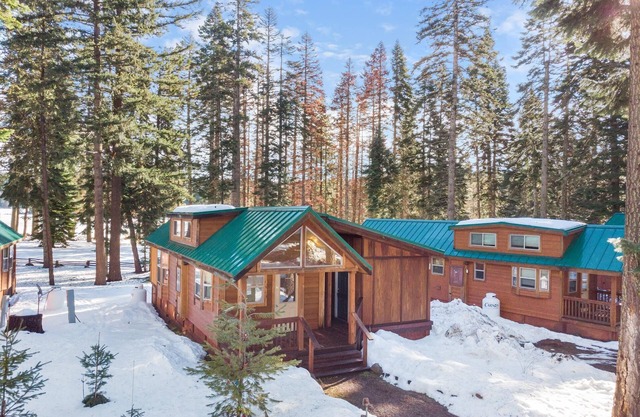 Hyatt Prairie Cabin offers views and a two person Hot Tub! Both bedrooms have a queen size bed.