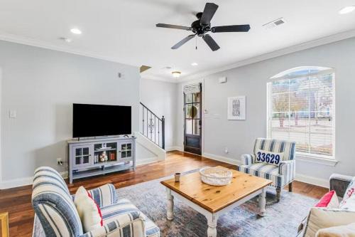 HYDR Comfy Condo Less2 mi to OM