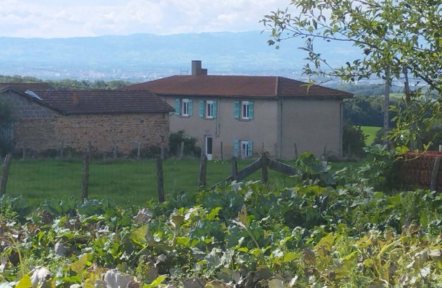 Hydrangea farmhouse with views of the surrounding hills