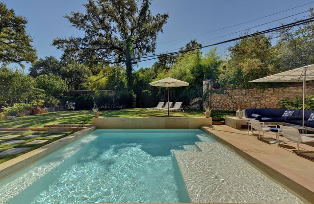 Iconic Austin Home + Shared Pool - Hemingway!