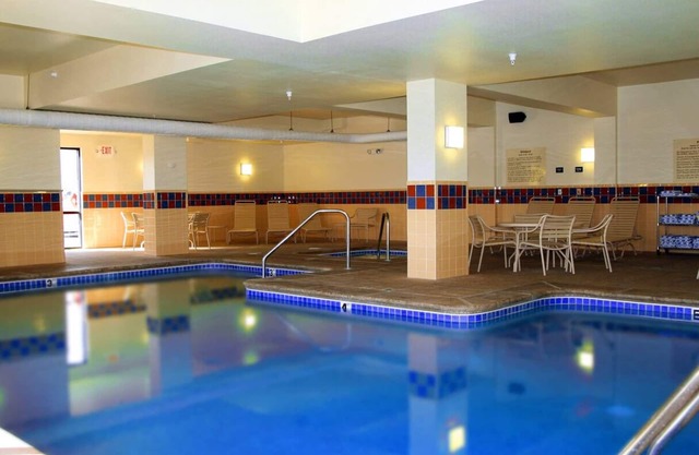 Ideal Kingman Retreat: Free Hot Breakfast & Indoor Pool | Near Downtown