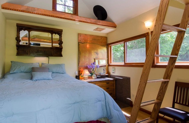 Ideal Mt location, quiet,authentic colorado,compact,just outside town&good food.