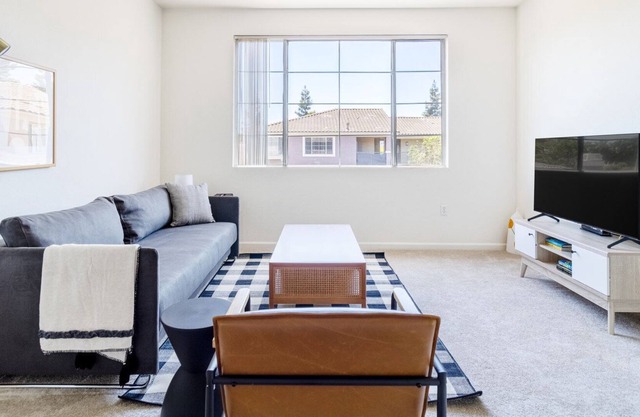 Ideal San Jose 1BR w/ Gym, Pool, W/D, near highways + VTA, by Blueground