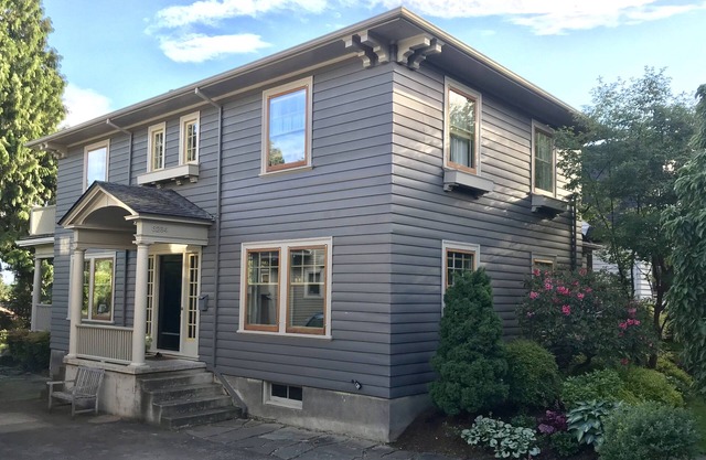 Ideal SE location-Laurelhurst Park- 2 bedrooms, sleeps 5, family friendly.