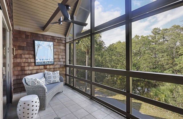 Ideal Weekend Getaway! Only 200 Yards to Beach, Popular East Beach Area!