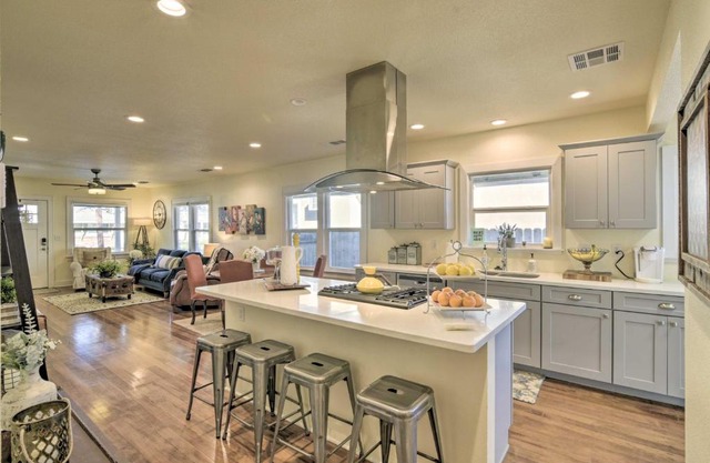 Ideally Located Chico Home - Fire Pit and Grill