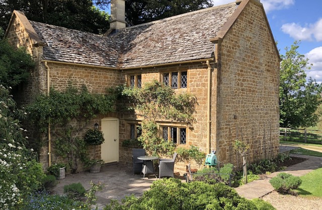 Idyllic Cotswold Country Cottage