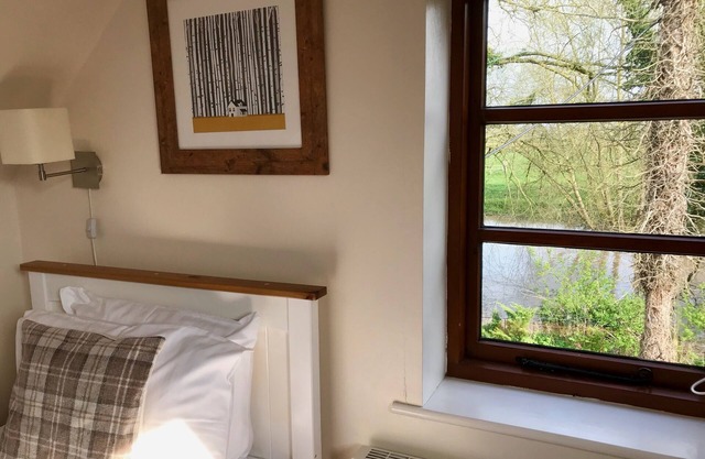 Idyllic riverside location