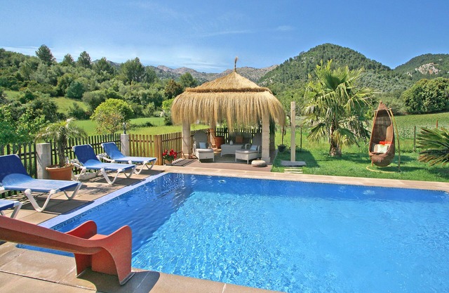 Idyllic tranquility in a privileged location, pool, garden, internet