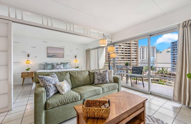 Ilikai Hotel City View 1Bdrm Suite - Steps from the Beach!