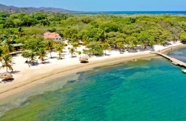 Immaculate, Manicured Garden Setting In A Private Resort, Steps To Beach & Pool