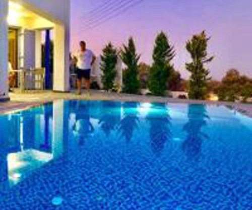 Impeccable 3-Bed Villa monolithos santorini