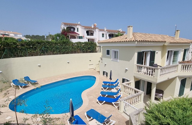 Impressive Family Villa with private pool, sea views, air-con, wi-fi.