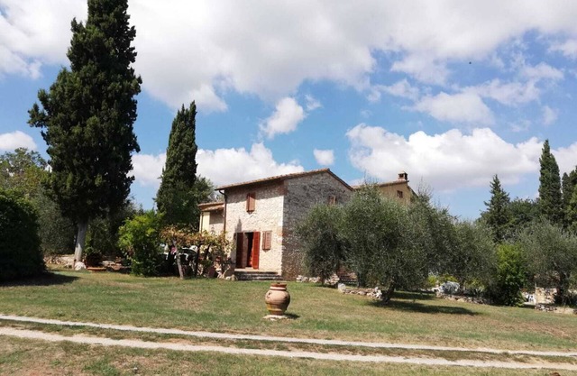 In Chianti along the Francigena - La Voliera Country House