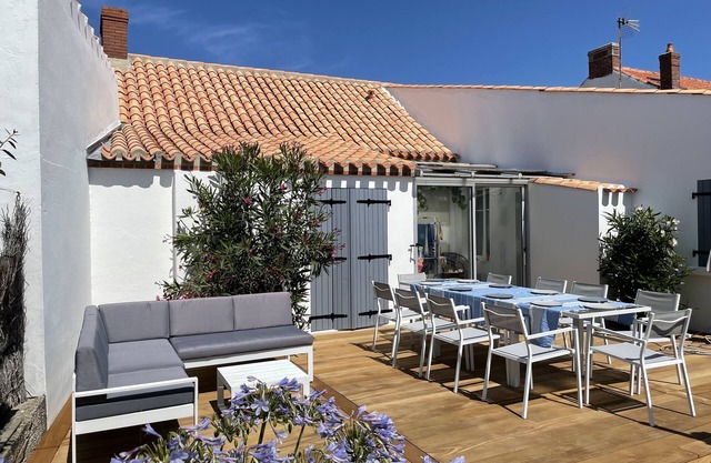 In La Guérinière House 6/10 pers 150m from the beach and shops