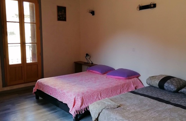 IN PROVENCE IN MOLLANS STUDIO AND APARTMENT