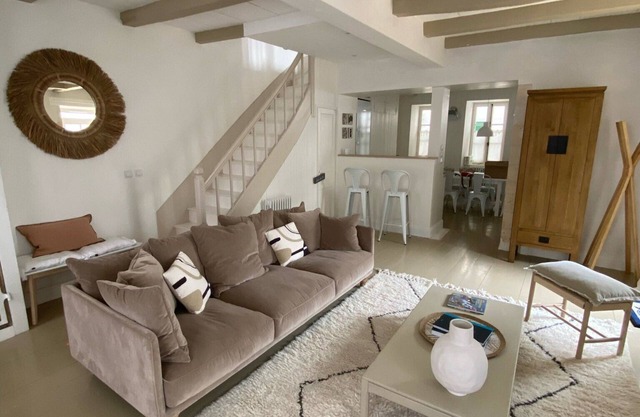 In the heart of Ars en Ré, 3 minutes by bike from the beach, magnificent family home!