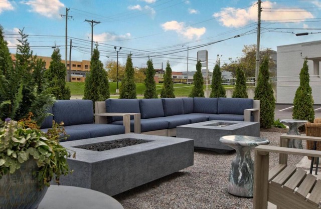 In the Heart of Bourbon Country! Pets Allowed and FREE Parking, Near Red Mile!