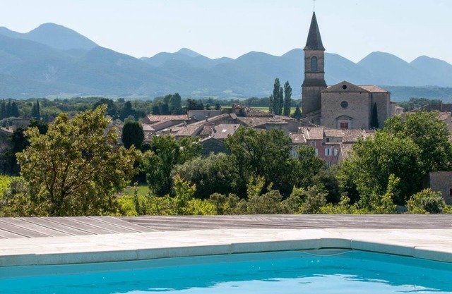 In the heart of the Drôme Provençale, house 140 m² not overlooked near village
