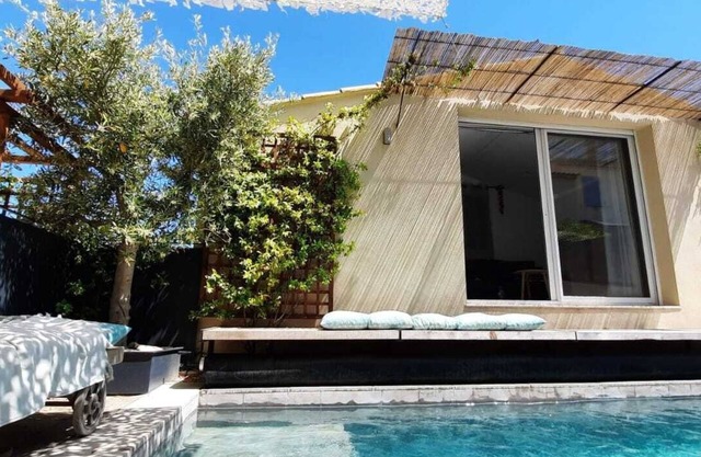 In the heart of the Luberon 4* Village house with private pool