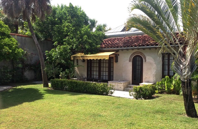 In town Spanish Style Guest House 100 Yards From The Beach